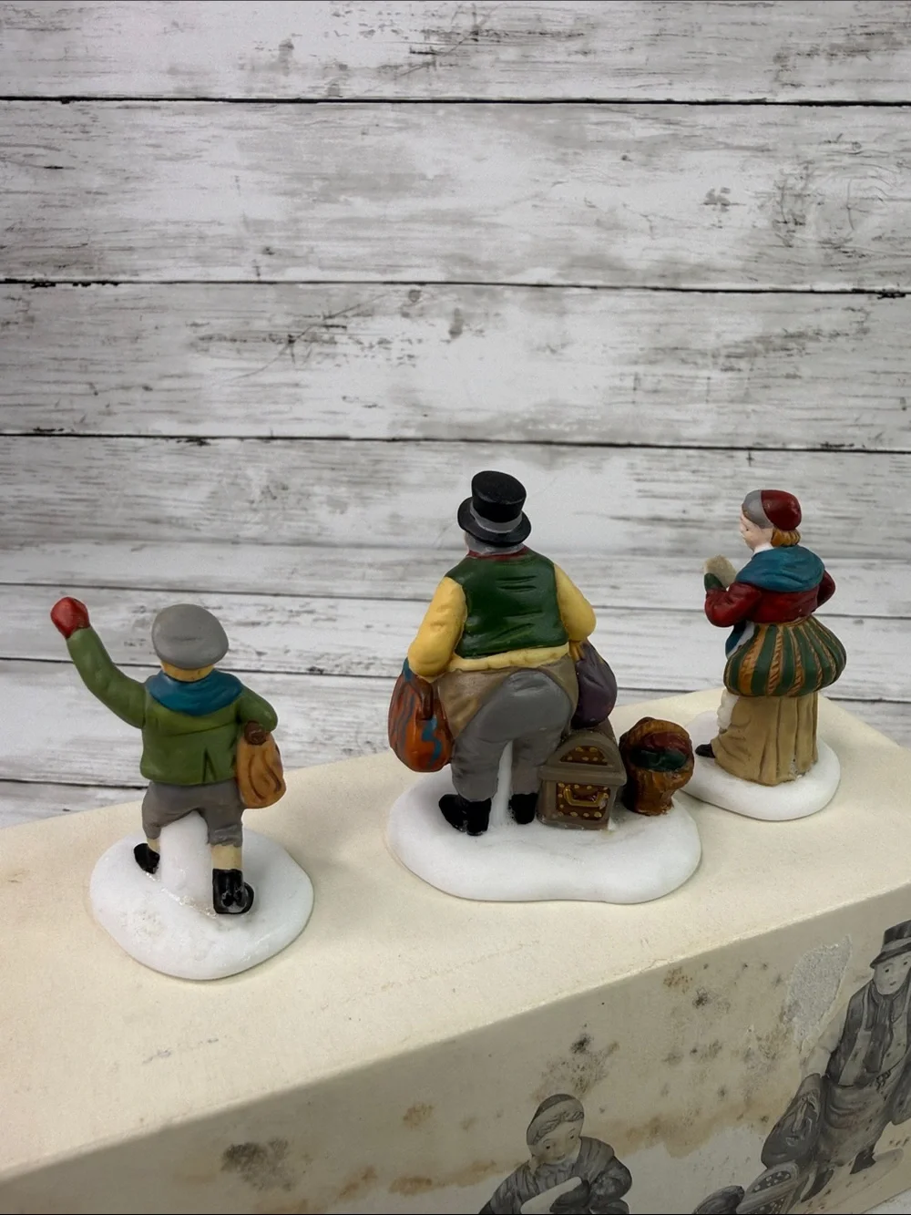 Dept 56 Heritage Village Come Into The Inn Accessory #5560-3 AS IS